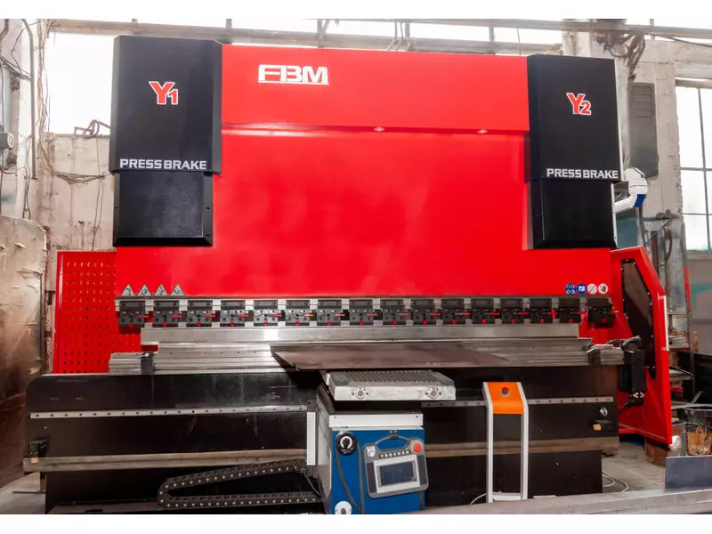 Press Brake - Nominal force: 2000 kN; Bending length (A): 3200 mm;Distance between side frames (B): 3200 mm; Throat depth (E): 400 mm; Ram (C): 200 mm; Max. open height (D): 500 mm.webp